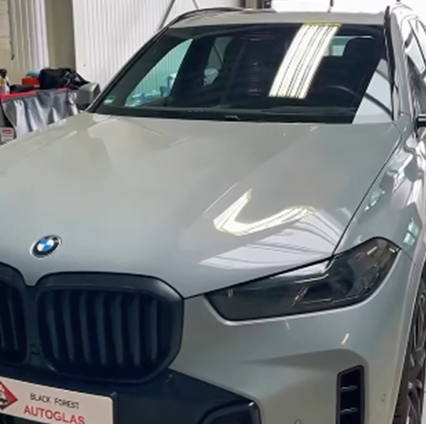Neuer BMW X5 mit Steinschlagschutz für die Frontscheibe. Perfekter Schutz für Ihr Premium-Fahrzeug! #BMW #Autoglas