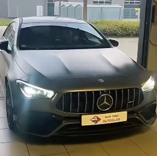 Mercedes-AMG mit neuer Frontscheibe und Scheinwerfer-Politur. Sehen und gesehen werden! #Mercedes #Autoglas